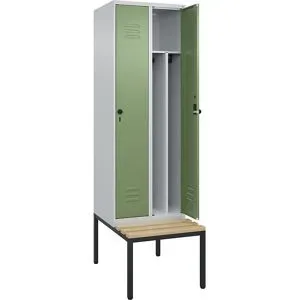 C+P Schwarz-Weiß-Spind Classic PLUS Sitzbank, schmal, 2 Abteile, verkürzte Trennwand mittig, lichtgrau / resedagrün, B 600 mm, Sicherheits-Drehriegel,