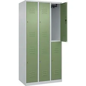 Doppelstock-Spind Classic PLUS, 3 Abteile, lichtgrau / resedagrün, HxB 1850 x 900 mm, mit Bodengleitern, Zylinderschloss C+P