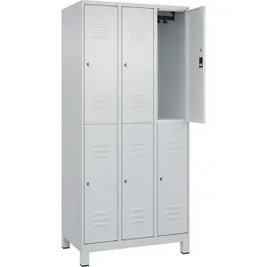 Doppelstock-Spind Classic PLUS, 3 Abteile, lichtgrau, HxB 1950 x 900 mm, mit Füßen, Zylinderschloss C+P