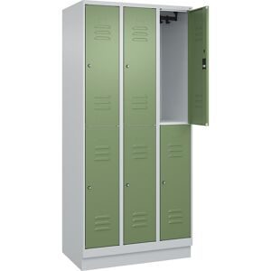 Doppelstock-Spind Classic PLUS, 3 Abteile, lichtgrau / resedagrün, HxB 1950 x 900 mm, mit Bodensockel, Zylinderschloss C+P