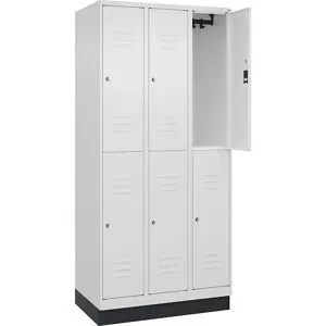 Doppelstock-Spind Classic PLUS, 3 Abteile, verkehrsweiß, HxB 1950 x 900 mm, mit Bodensockel, Zylinderschloss C+P
