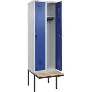 Kleiderspind C+P Evolo Plus, 2 Abteile à 300 mm Breite, schwebende Sitzbank, B 600 x T 815 x H 2120 mm, Drehriegel, lichtgrau/enzianblau