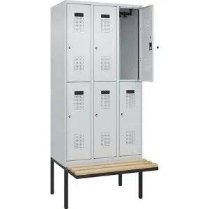 kaiserkraft Doppelstock-Spind Evolo PLUS Sitzbank, 3 Abteile, lichtgrau / lichtgrau, B 900 mm, Zylinderschloss, mit auskragender Sitzbank, Buche