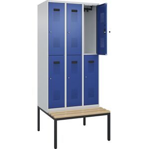 kaiserkraft Doppelstock-Spind Evolo PLUS Sitzbank, 3 Abteile, lichtgrau / enzianblau, B 900 mm, Zylinderschloss, mit untergebauter Sitzbank, Buche
