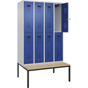 kaiserkraft Doppelstock-Spind Evolo PLUS Sitzbank, 4 Abteile, lichtgrau / enzianblau, B 1200 mm, Zylinderschloss, mit untergebauter Sitzbank, Buche