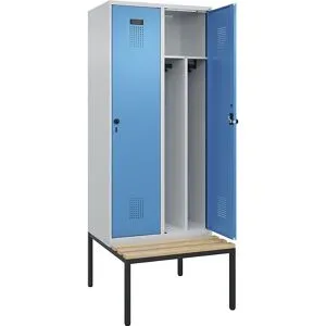 kaiserkraft Schwarz-Weiß-Spind Evolo PLUS Sitzbank, schmal, 2 Abteile, verkürzte Trennwand mittig, lichtgrau / lichtblau, B 800 mm, Sicherheits-Drehriegel, mit