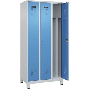 kaiserkraft Schwarz-Weiß-Spind Evolo PLUS, schmal, 3 Abteile, verkürzte Trennwand mittig, lichtgrau / lichtblau, B 900 mm, mit breiten Füßen, Zylinderschloss