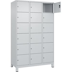 kaiserkraft 6er-Schließfachschrank Evolo PLUS, 3 Abteile, lichtgrau, B 1200 mm, 18 Fächer, mit breiten Füßen, Zylinderschloss