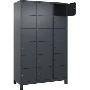 kaiserkraft 6er-Schließfachschrank Evolo PLUS, 3 Abteile, grau, B 1200 mm, 18 Fächer, mit breiten Füßen, Zylinderschloss