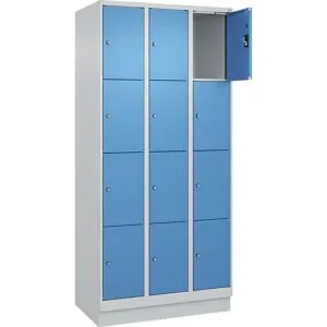 kaiserkraft 4er-Schließfachschrank Evolo PLUS, 3 Abteile, lichtgrau / lichtblau, B 900 mm, 12 Fächer, mit Bodensockel, Zylinderschloss