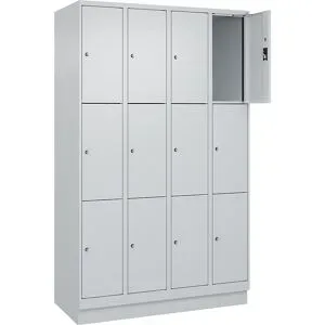 kaiserkraft 3er-Schließfachschrank Evolo PLUS, 4 Abteile, lichtgrau, B 1200 mm, 12 Fächer, mit Bodensockel, Zylinderschloss