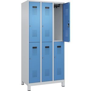 Doppelstock-Spind Evolo PLUS, 3 Abteile, lichtgrau / lichtblau, B 900 mm, mit breiten Füßen, Zylinderschloss C+P