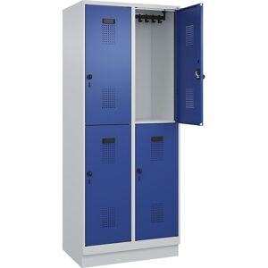 Doppelstock-Spind Evolo PLUS, 2 Abteile, lichtgrau / enzianblau, B 800 mm, mit Bodensockel, Drehriegel C+P
