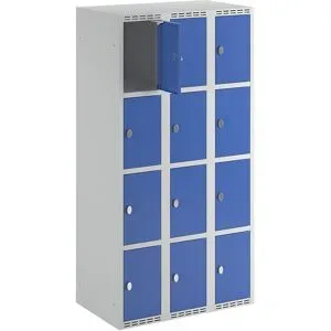 kaiserkraft 4er-Schließfachschrank Fydor, 3 Abteile, lichtgrau / enzianblau, B 900 mm, flache Dachform, Vorhängeschloss