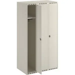 kaiserkraft Spind Fydor, 3 Abteile, weiß, B 900 mm, flache Dachform, Vorhängeschloss