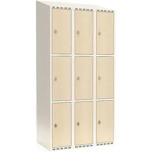 kaiserkraft 3er-Schließfachschrank Fydor, HPL, 3 Abteile, weiß/Birke, B 900 mm, schräge Dachform, Vorhängeschloss