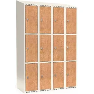 kaiserkraft 3er-Schließfachschrank Fydor, HPL, 4 Abteile, weiß/Eiche, B 1200 mm, schräge Dachform, Vorhängeschloss