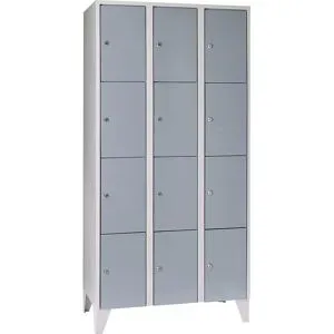 4er-Schließfachschrank München, 3 Abteile, lichtgrau / silbergrau, B 900 mm, mit Füßen Wolf