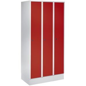 Spind München, 3 Abteile, lichtgrau / feuerrot, B 900 mm, mit Bodensockel Wolf