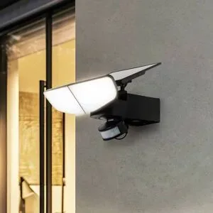 Lindby LED-Solarwandleuchte Naelin, schwarz, Sensor, IP44 Naelin Lindby, dimmbar, schwarz, Kunststoff, Modern, Solarleuchte außen