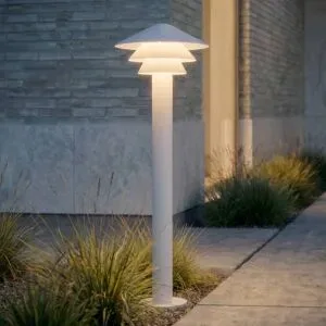 Lucande LED-Wegeleuchte Montaro, 110 cm, weiß, IP54 Montaro, weiß / opal, Aluminium, Modern