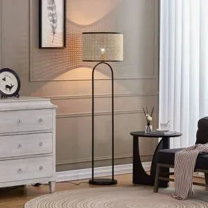 Stehlampe Yaelle Lindby, Holz hell, für Wohn- / Esszimmer, Holz, Skandinavisch, Stehlampe