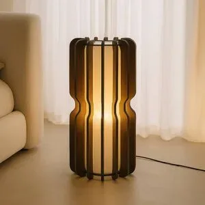 Stehlampe Juneta Lucande, Holz dunkel, für Wohn- / Esszimmer, Holz, Skandinavisch, Stehlampe
