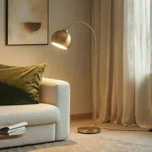 Lindby Bogenstehlampe Moisia, messingfarben, Metall, 148 cm Moisia, messing / gold, für Wohn- / Esszimmer, Metall, Modern, Stehlampe