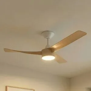 Lucande LED-Deckenventilator Airona, weiß/holz DC leise dim. Airona Lucande, dimmbar, Holz hell, für Wohn- / Esszimmer, Kunststoff, Modern