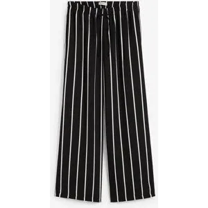 bonprix Marlenehose aus leichtem Crêpeschwarz 46Damen