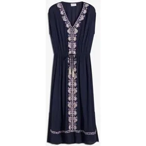 bonprix Midikleid aus Viskose, mit feiner Stickerei, ausgestellte Passform