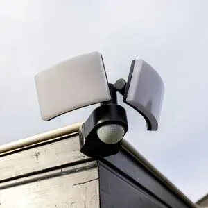 HOFTRONIC Luton - LED-Wandleuchte mit Sensor - 40 Watt 3300 Lumen - Bewegungsmelder und Dämmerungsschalter - 3000K warmweiß- doppelt - Sicherheitsleuchte