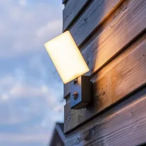 HOFTRONIC Selby - LED-Wandleuchte mit Sensor - 10 Watt 780 Lumen - Bewegungsmelder und Dämmerungsschalter - 3000K warmweiß- Schwarz - Sicherheitsleuchte