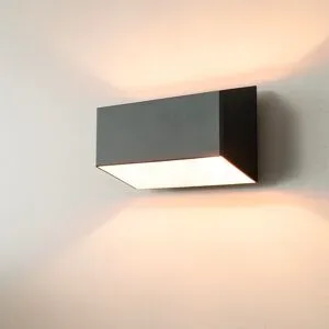 LUSENZ Ara nero oro - Längliche Wandleuchte mit Up- und Downlight, mattschwarzer Beschichtung und goldfarbener Innenseite