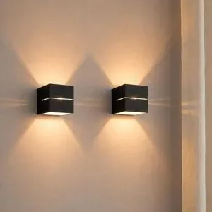 LUSENZ 2x Gemini nero oro - Würfelförmige Up-and-Down-Wandleuchte mit mattschwarzer Beschichtung und goldener Innenseite