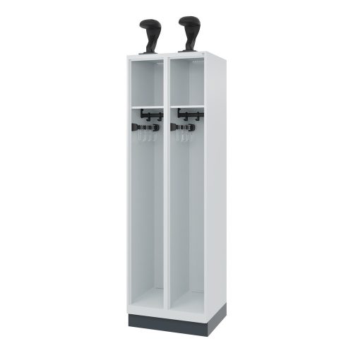 C+P Feuerwehrspind EXPERT, Sockel, 2 Abteile, HxBxT 1.850 x 600 x 500 mm, lichtgrau, mit Helmhalter