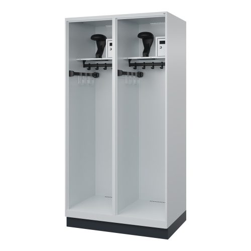C + P, Feuerwehrspind C+P Evolo Flexo, 2 Abteile, Helmhalter, mit Sockel, B 1000 x T 600 x H 1950 mm, RAL 7035 Lichtgrau/RAL 7035 Lichtgrau