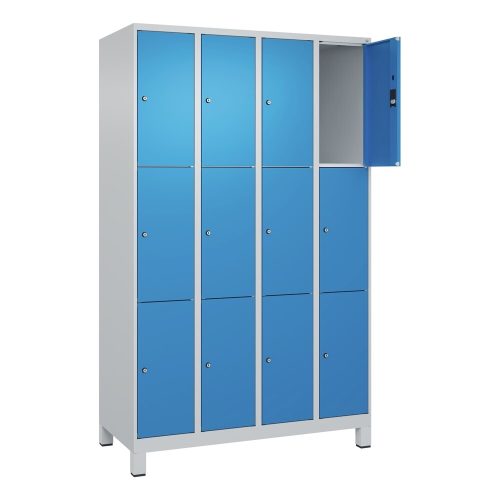 C+P, 3er-Schließfachschrank Classic PLUS, 4 Abteile, lichtgrau / lichtblau, B 1200 mm, 12 Fächer, mit Füßen C+P