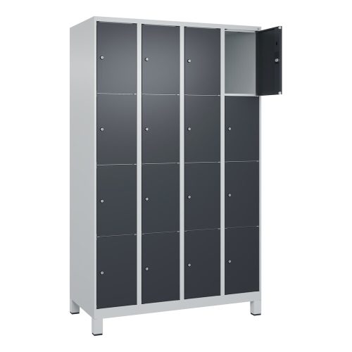 C+P, 4er-Schließfachschrank Classic PLUS, 4 Abteile, lichtgrau / grau, B 1200 mm, 16 Fächer, mit Füßen C+P