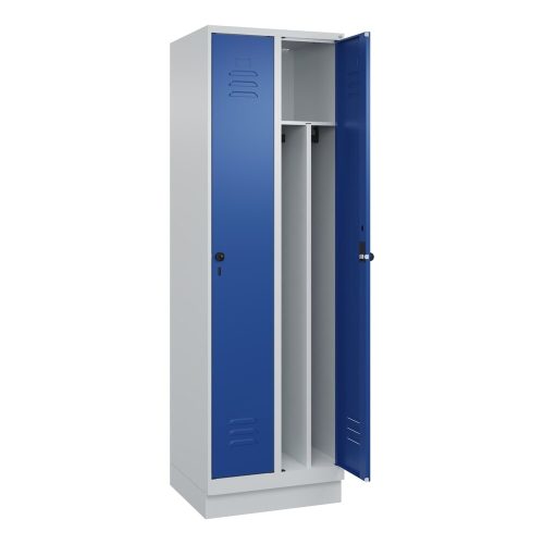 C+P Spind Classic PLUS, Sockel, 2 Abteile, HxBxT 1.950 x 600 x 500 mm, lichtgrau, enzianblau, für Vorhängeschloss, mit Mitteltrennwand