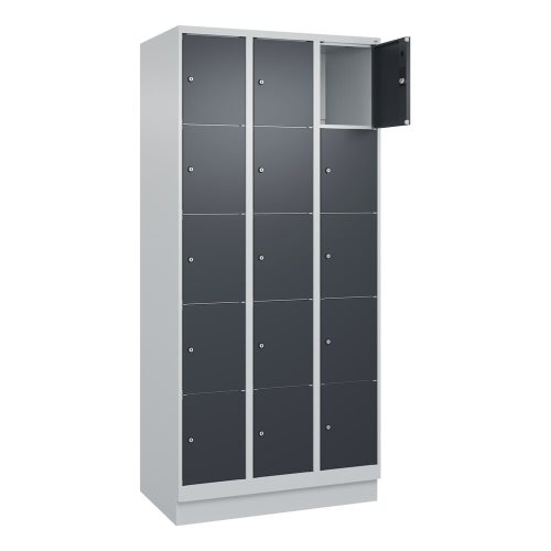 C+P, 5er-Schließfachschrank Classic PLUS, 3 Abteile, lichtgrau / grau, B 900 mm, 15 Fächer, mit Bodensockel C+P