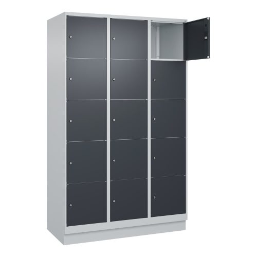 C+P Schliessfachschrank Classic PLUS, Sockel, 3 Abteile, HxBxT 1.950 x 1.200 x 500 mm, lichtgrau, anthrazitgrau, 15 Fächer, Zylinderschloss