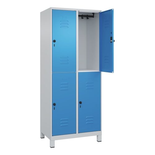 C+P Doppelstock-Spind Classic PLUS, Füsse, 2 Abteile, HxBxT 1.950 x 800 x 500 mm, lichtgrau, lichtblau, 4 Fächer, für Vorhängeschloss