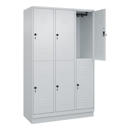 C+P, Doppelstock-Spind Classic PLUS, 3 Abteile, lichtgrau, HxB 1950 x 1200 mm, mit Bodensockel, Drehriegel C+P