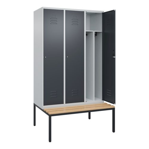 C+P Spind Classic PLUS, 3 Abteile, Trennwand, HxBxT 2.120 x 1.200 x 815 mm, Zylinderschloss, Trennwand, untergebaute Bank aus Buche, lichtgrau, anthrazitgrau