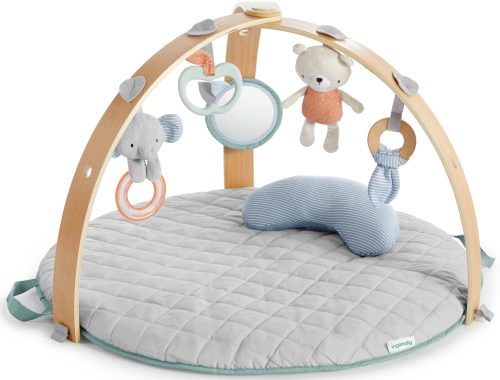 ingenuity™ Cozy Spot Spieldecke mit Holzspielbogen