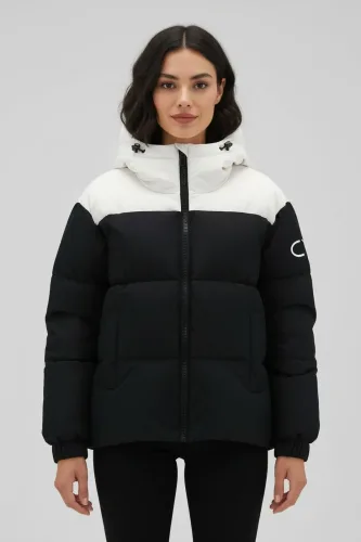 CMP Winterjacke mit fester Kapuze, leichtes Material, aus Polyester
