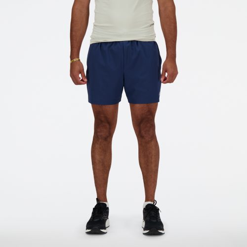 New Balance, New Balance Laufshorts "SPORT ESSENTIAL SHORT 5" für Laufen und Fitness, in sportlichem Stil, feuchtigkeitsabweisend