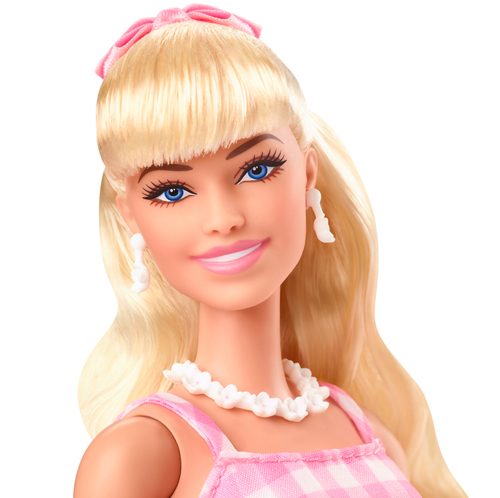 Mattel, Barbie Signature The Movie - Margot Robbie als Barbie Puppe zum Film im rosa-weißen Karo-Kleid, Spielfigur
