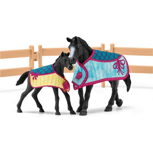 Schleich, Horse Club Pferdebox mit Stute und Fohlen, Spielfigur